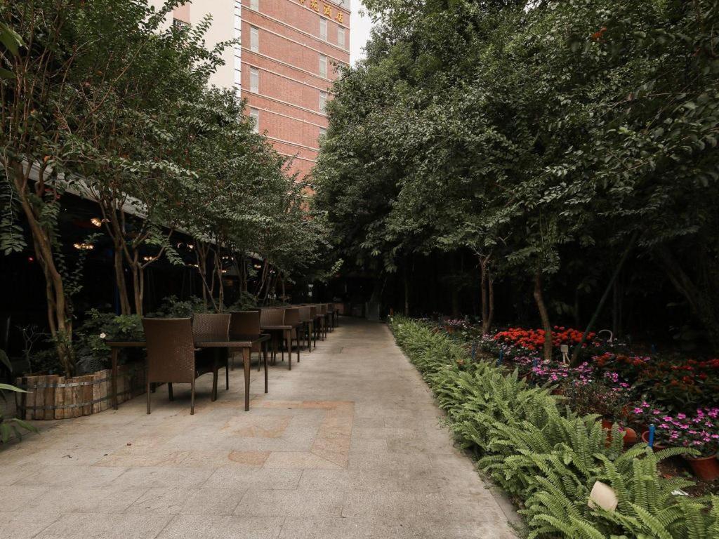 Royal Garden Hotel Canton Esterno foto